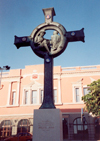 Port Elizabeth / PLZ, Eastern Cape province, South Africa: quest for the Prester John - Portuguese monument adjacent to the Feather Market Hall / monumento portugus aos marinheiros que buscaram o Prestes Joo - photo by M.Torres