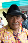 Samoa - Upolo - Apia: man with hat and tropical shirt - photo by D.Smith