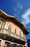 So Tom, So Tom and Prncipe / STP: colonial building with decorated wooden eaves and balcony supported on console brackets / edifcio colonial com beirados decorados em madeira e varanda com balastres - Rua de Moambique - photo by M.Torres