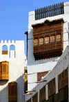 Jeddah, Mecca Region, Saudi Arabia: Suq Al Alawi - whitewashed building with arabian closed balconies, Al Balad district, Historic Jeddah, UNESCO world heritage site - photo by M.Torres