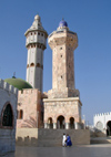 Sngal - Touba - Grande Mosque - deux minarets - photographie par G.Frysinger