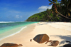 Mahe, Seychelles: Anse Baleine - the warm, quiet waters of the Indian Ocean - beach and rocks - photo by M.Torres