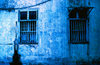 Singapore: blue wall - old building - photo by S.Lovegrove