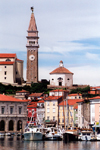 Slovenia - Piran: harbour - fishing boats and the campanile and baptistry of St George's chuch - Luka Piran - Cerkev sv. Jurija - photo by M.Torres