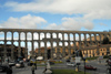 Spain / Espaa - Segovia: Plaza Artilleria and the Roman aqueduct / rmischer Aqudukt / acueducto romano / aqueduto romano (photo by Miguel Torres)