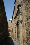 Spain / Espaa - Extremadura - Cceres: narrow alley (photo by Miguel Torres)