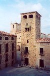 Spain / Espaa - Extremadura - Cceres: torre / tower - background: church of Santa Maria - Palacio de los Golfines de Abajo (photo by Miguel Torres)
