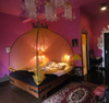 Kandy, Central Province, Sri Lanka: Helga's Folly hotel bedroom with mosquito net - photo by B.Cain