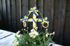 lvdalen, Dalarnas ln, Sweden: Mini midsummer pole - cross with Swedish colours - photo by A.Ferrari