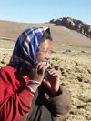 Tibet - Lake Namtso: woman with headscarf - photo by P.Artus