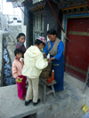 Tibet - Shigatse / Samdruptse - Xigaz Prefecture: street scene - photo by P.Artus