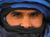 Tunisia - Douz: Touareg / Twareg / Tuareg in blue turban - Berber (photo by J.Kaman)