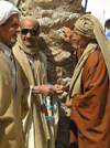 Tunisia - Douz: Berbers chat (photo by J.Kaman)