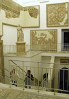 Tunis: Bardo Museum - stairs and Roman mosaics / mosaiques (photo by J.Kaman)