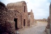 Tunisia / Tunisia / Tunisien - Ksar El Hencha: abandoned ghorfas - Berber grain storage (photo by M.Torres)