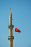 Urfa / Edessa / Sanliurfa, Southeastern Anatolia, Turkey: minaret of the Great mosque and Turkish flag -Ulu Cami - photo by W.Allgwer