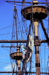 Plymouth, Massachusetts, USA: Mayflower II - rigging and crow's nest - photo by D.Forman