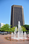 Boise, Idaho, USA: US Bank Plaza tower and fountain in Grove Plaza - photo by M.Torres