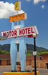 Williams, Coconino County, Arizona, USA: Motor Hotel and Route 66 signs - photo by M.Torres