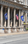 Louisville, Kentucky, USA: Louisville City hall portico - flags of Kentucky, the USA and Louisville - photo by M.Torres