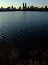 Manhattan (New York City): skyline - Jacqueline Kennedy Onassis Reservoir at Central Park (photo by M.Bergsma)