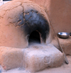 Pueblo de Taos, New Mexico, USA: traditional adobe oven - South Pueblo - photo by M.Torres
