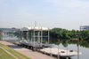 Nashville (Tennessee): waterfront stage - Cumberland River - photo by M.Schwartz