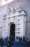 Santa Sede - Vaticano - Roma - Leaving the Vatican Museums - Musei Vaticani (photo by Miguel Torres)