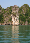 Halong Bay - vietnam: vertical pillar - photo by Tran Thai