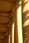 Azerbaijan - Baku: columns of the peristyle - Carpets museum - shadows and light - photo by M.Torres