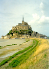 France - le Mont-St. Michel (Manche, Normandie): from the isthmus - mouth of the Couesnon River - Unesco world heritage site - photo by A.Baptista