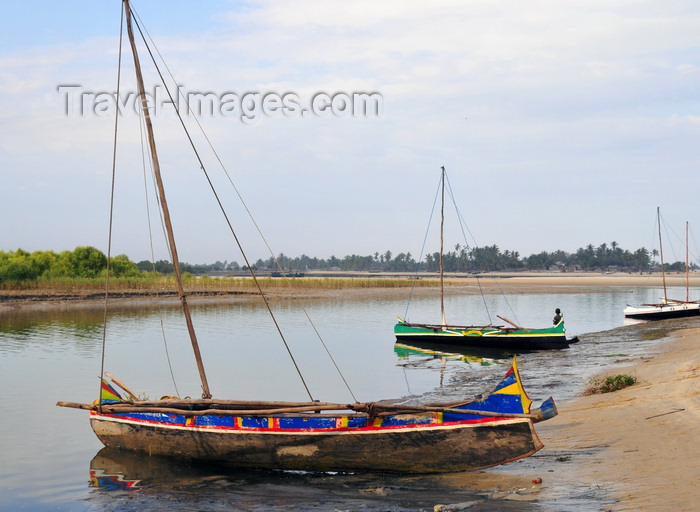 madagascar117: Morondava - Menabe, Toliara province, Madagascar: fishing boats rest in the harbour - Nosy Kely peninsula - photo by M.Torres - (c) Travel-Images.com - Stock Photography agency - Image Bank